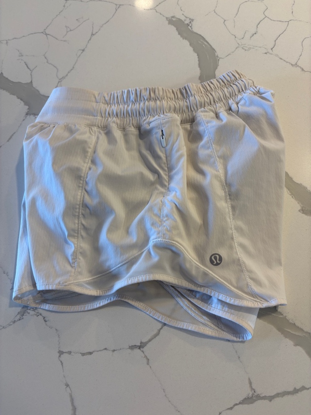 Lululemon Hotty Hot Short 4” Inseam ~ 4 ~ White with Nude Liner - Picture 2 of 10